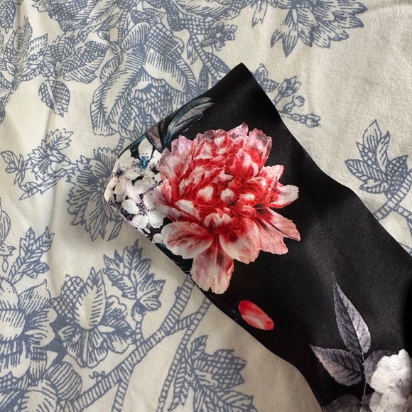 Silk "Sleep No More" Headband - Picture 3 of 3